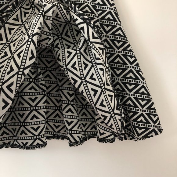 Alya | geometric pattern flared skirt - Picture 4 of 5